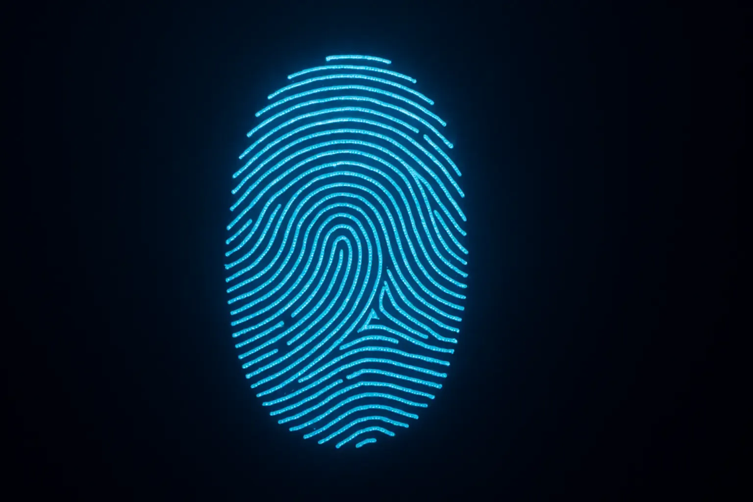 Digitalt fingeravtryck som lyser blått mot mörk bakgrund – symbol för datasäkerhet och integritet online.